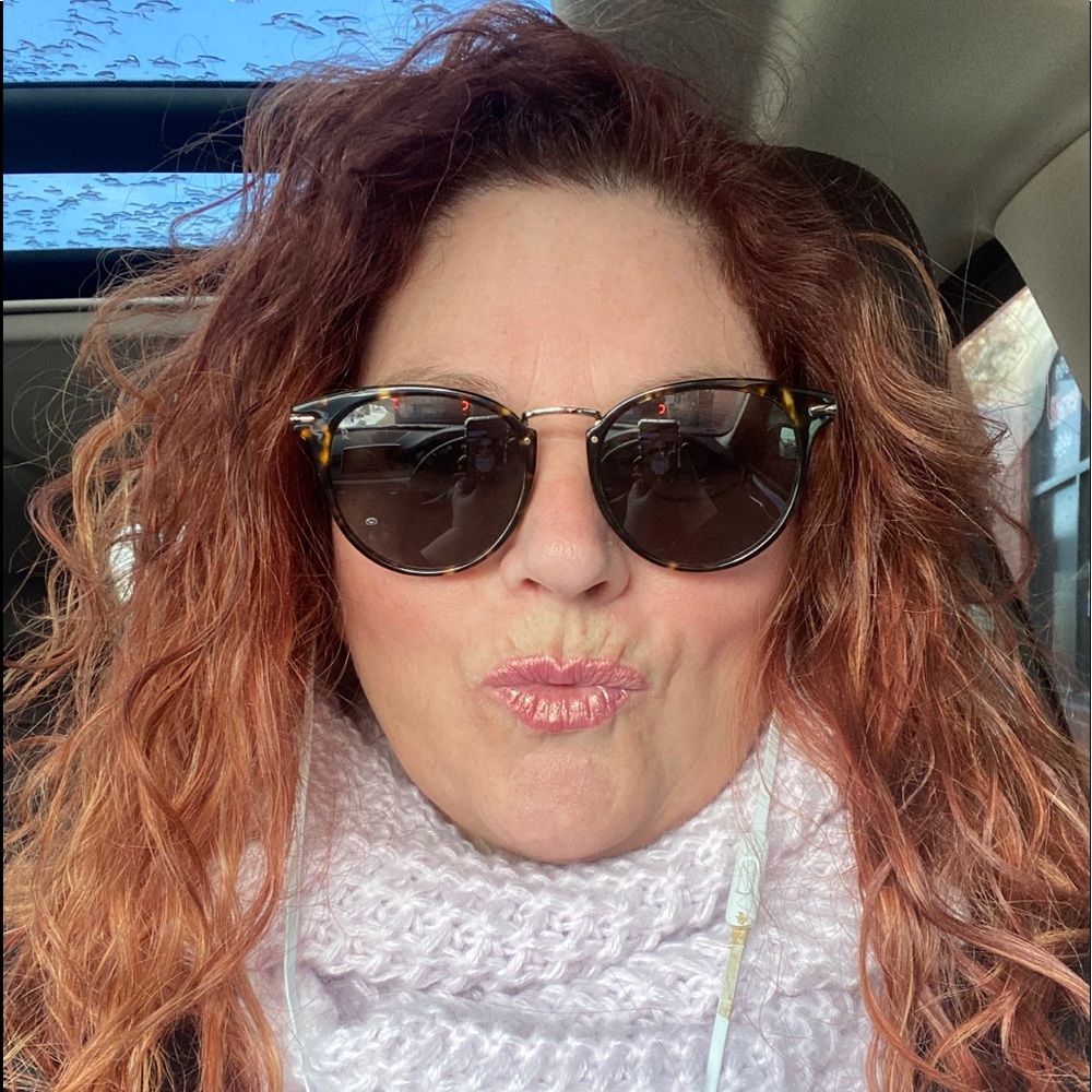 Meet your Posher, Debbie